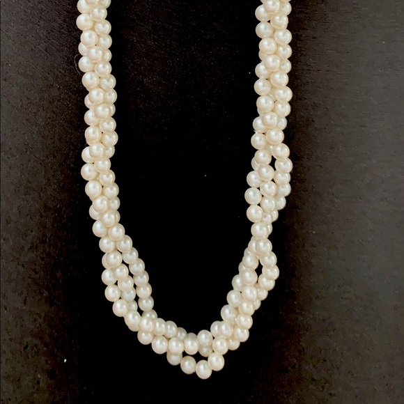 Three strand chunky faux pearl necklace choker style gold tone metal lock - Picture 2 of 4